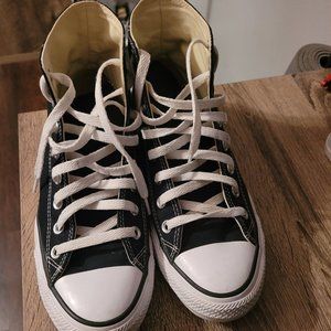 Chuck Taylor All Star 7.5 men/9.5 women